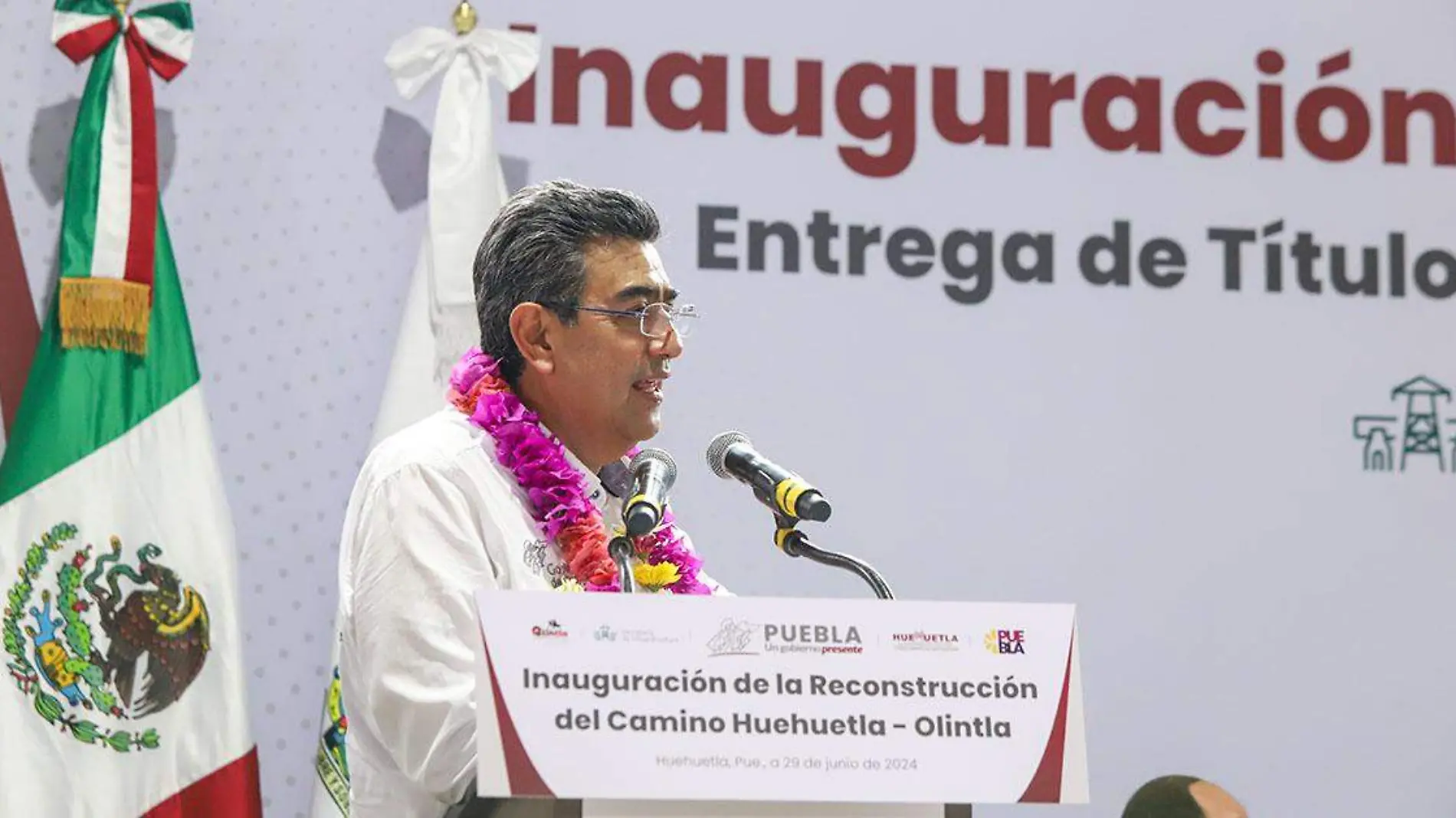 Sergio Salomón Céspedes Peregrina, durante la gira de trabajo que realizó en los municipios de Chinconcuautla, Ahuacatlán, Tepango de Rodríguez y Hueytlalpan